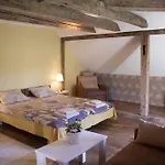 Pensión Poeoeni 3*