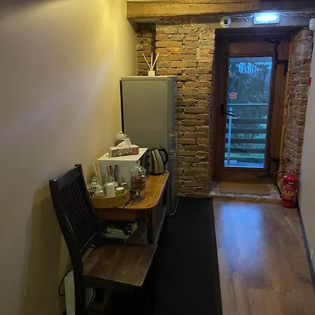 Poeoeni Guest house Misso